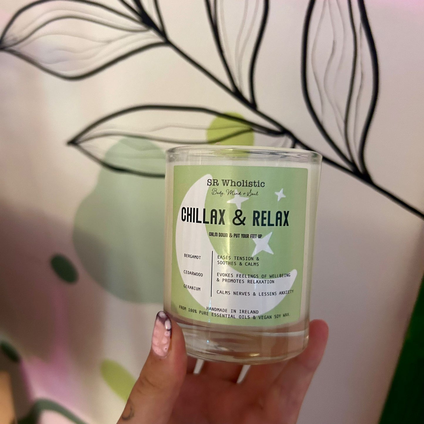 Handmade aromatherapy soy wax candle – CHILLAX & RELAX scent, natural and eco-friendly with essential oils.