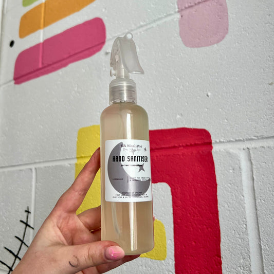 Lemongrass Hand Sanitiser- natural ingredients - Clean hands, calm senses.

Our Aloe Vera & Lemongrass Hand Sanitiser offers effective, feel-good protection with an uplifting twist of aromatherapy. 